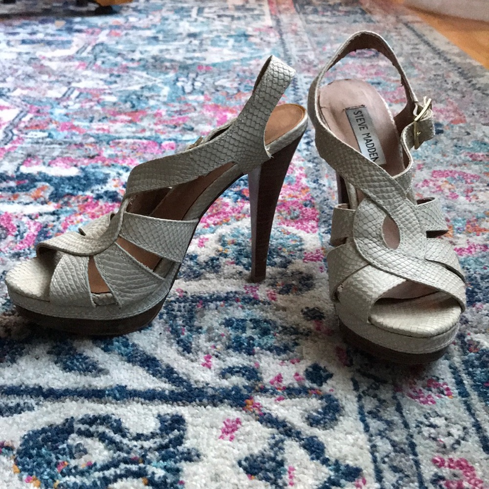 Steve Madden nude strappy pumps size 7